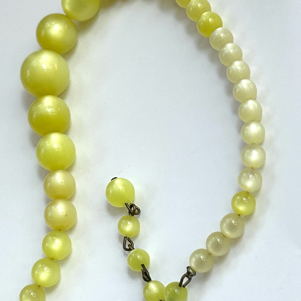 Vintage Yellow Moonglow Lucite Graduated Choker 13” w/ 2 1/2” Extender 40’s-50’s - Picture 16 of 16